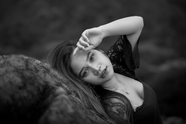 How can you create a minimalist design in a UK bedroom?