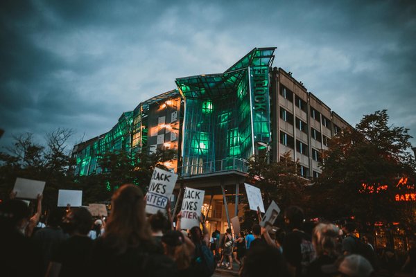 How Is the UK Finance Sector Evolving in the Digital Age?